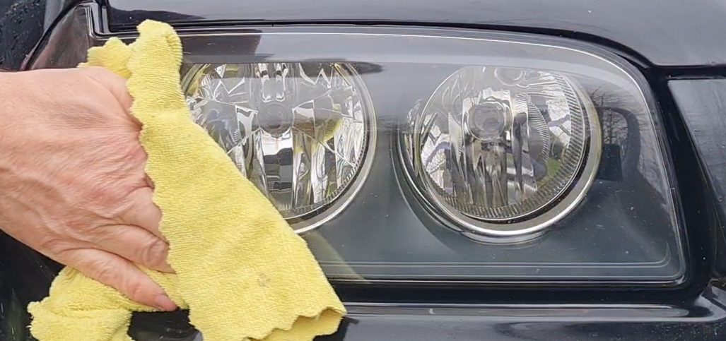 buffing car headlight
